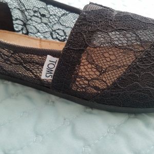Toms Black Lace Flats sz 6.5